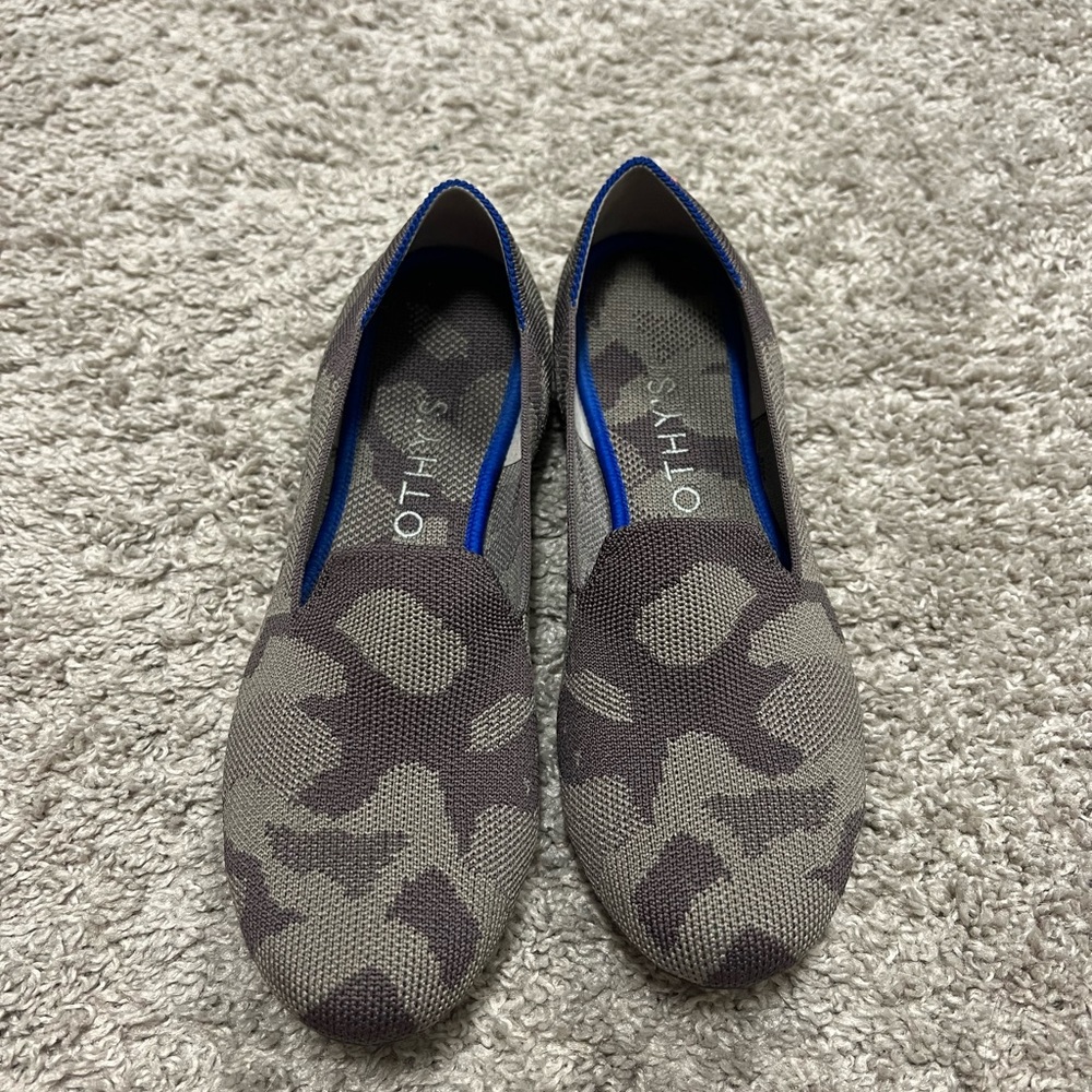 Mink camo Rothys loafers size 8, EUC